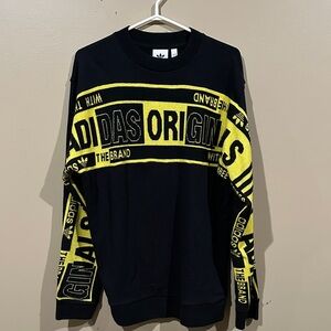 Adidas knit crewneck 
Size medium